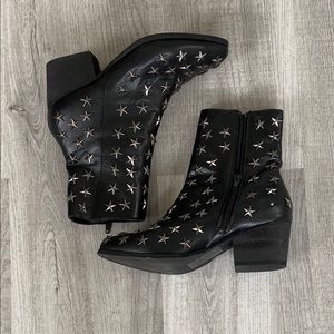 XRU black studded star boots
